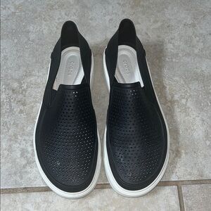 CROCS Unisex Black Rubber “super comfy” Slip-Ons Sz 9 women